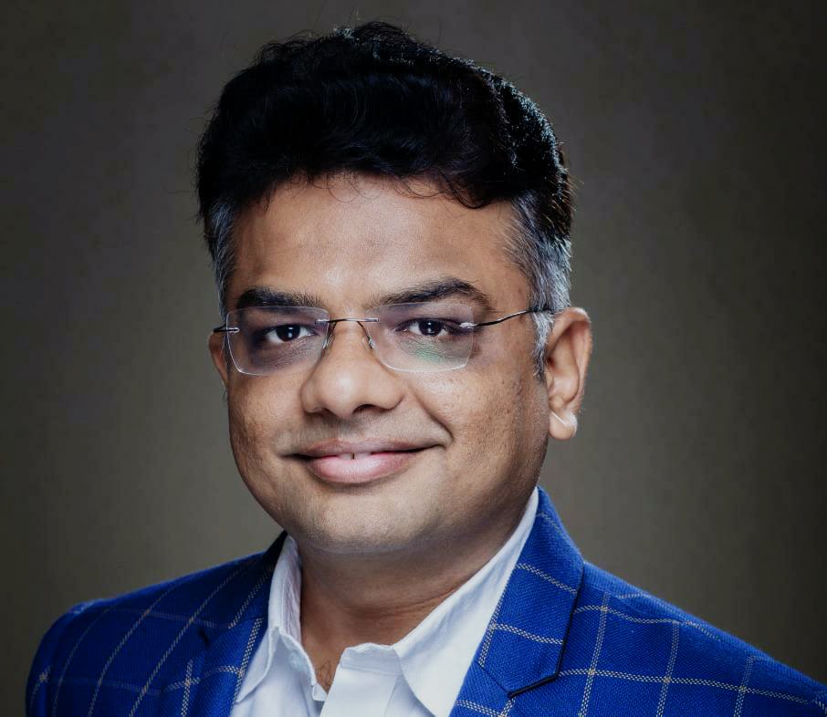 https://vivekshah.co.in/wp-content/uploads/2021/04/Vivek-Shah-Profile-Photo-1.jpeg
